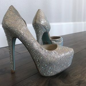 Blue by Betsy Johnson ‘wish pump’